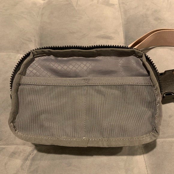 RARE 🦄 Original OG Lululemon Everywhere Belt Bag Peach Gold TB2 - Picture 6 of 13